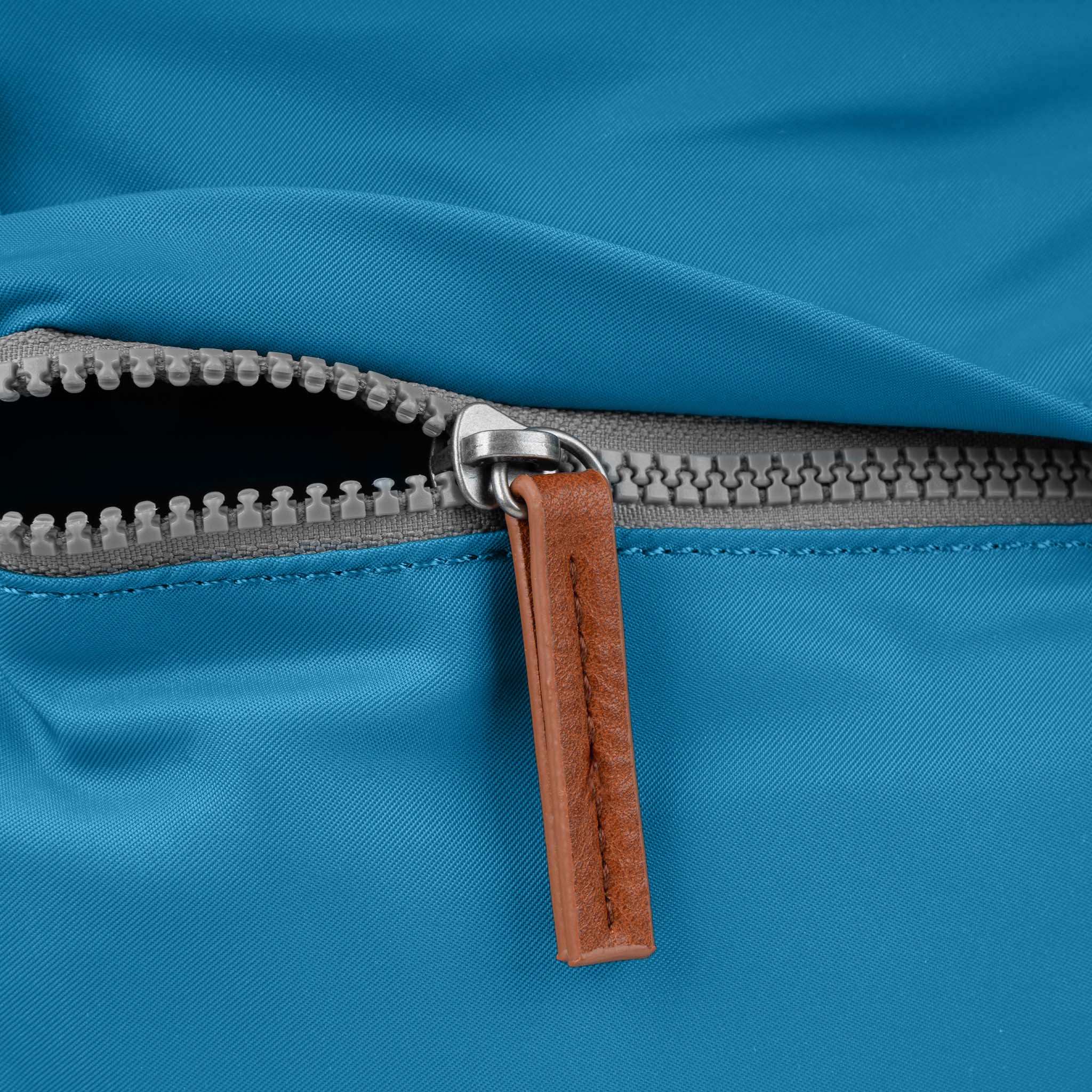 Kennington Crossbody Bag in Marine - Image 5