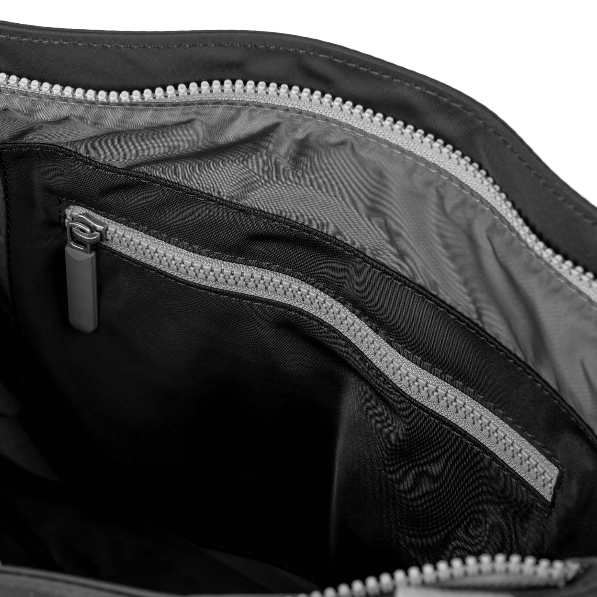 Moorgate Messenger Bag in Black - Image 5
