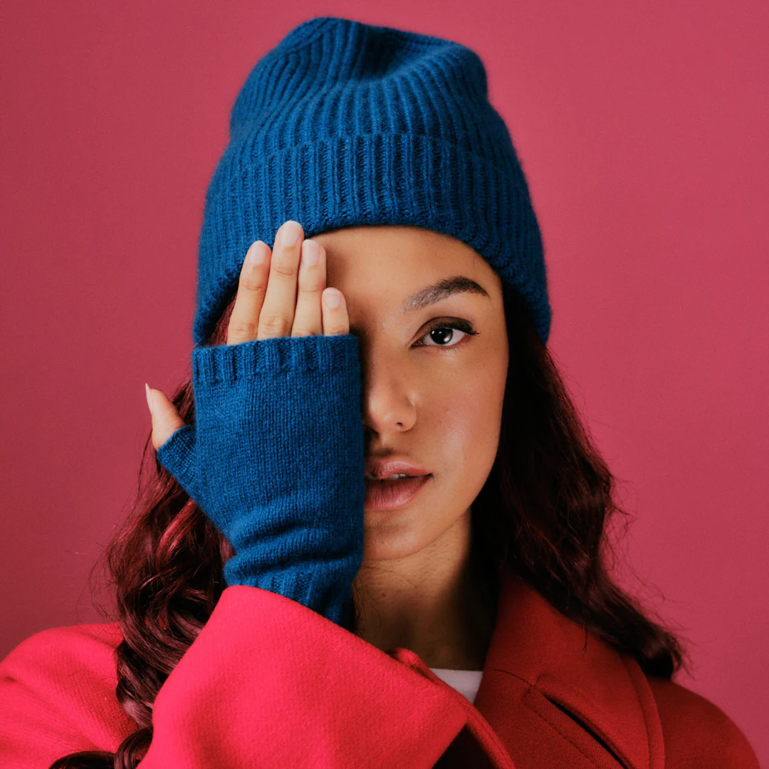 Shard Cashmere Beanie Hat in Teal - Image 4